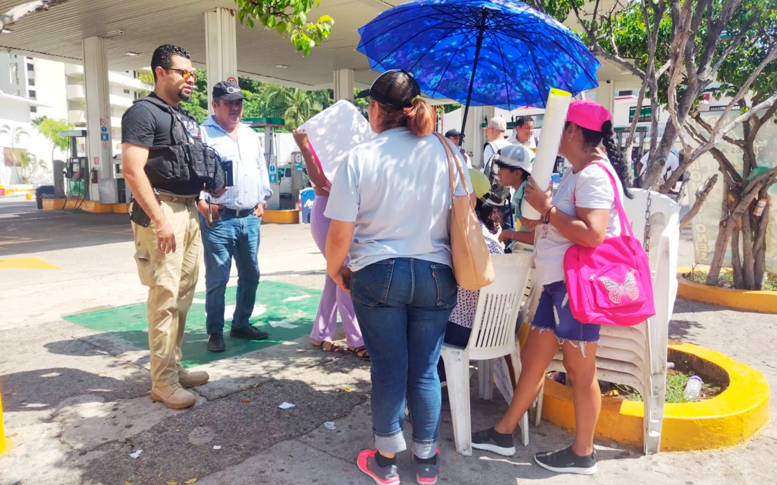 En Acapulco… Bloquean la avenida Costera por una alumna de la UAGro desaparecida