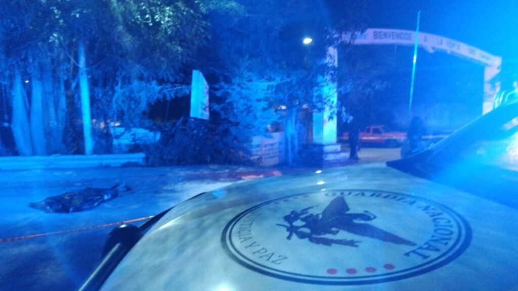 En Acapulco… Dejan embolsado el cuerpo de una mujer ejecutada en la entrada a La Venta