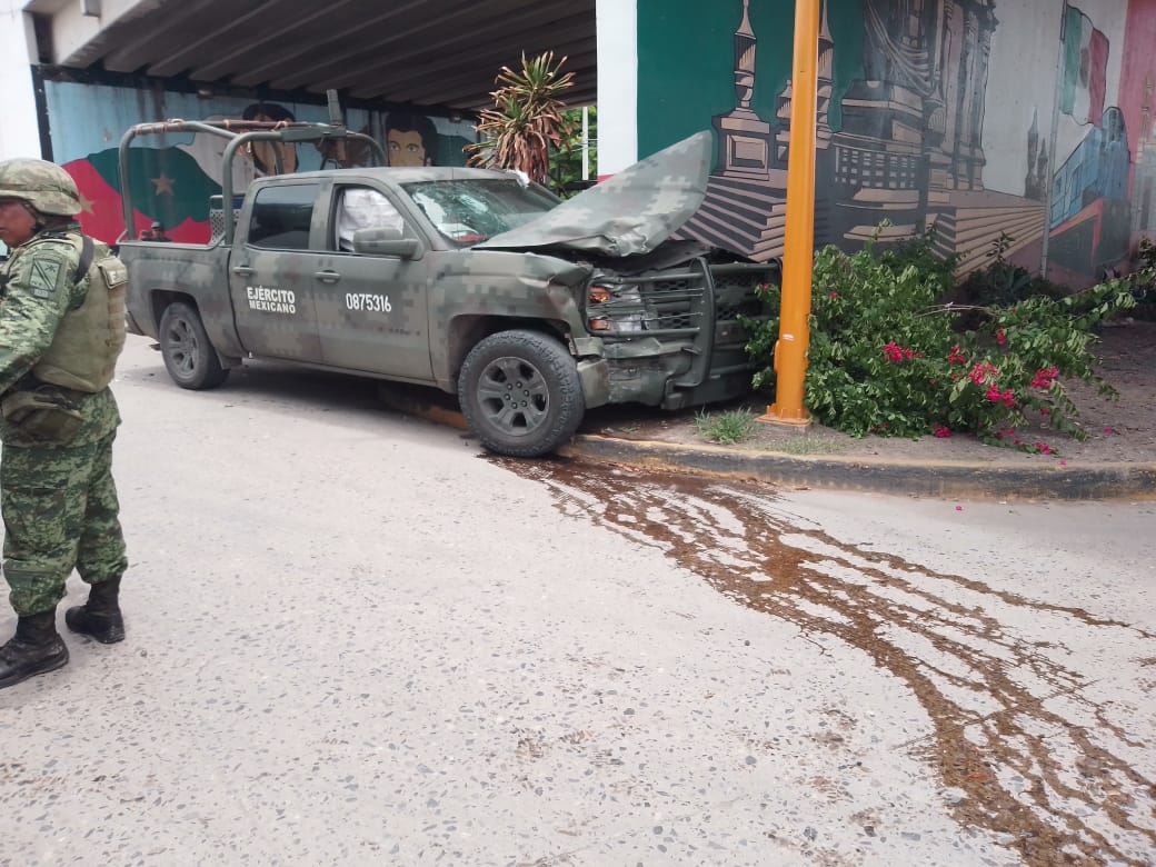 Un militar herido en choque entre patrulla y autobús Futura, en Iguala