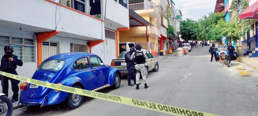 Intentan incendiar urvan en la base de la ruta de Chilpancingo a Filo de Caballos