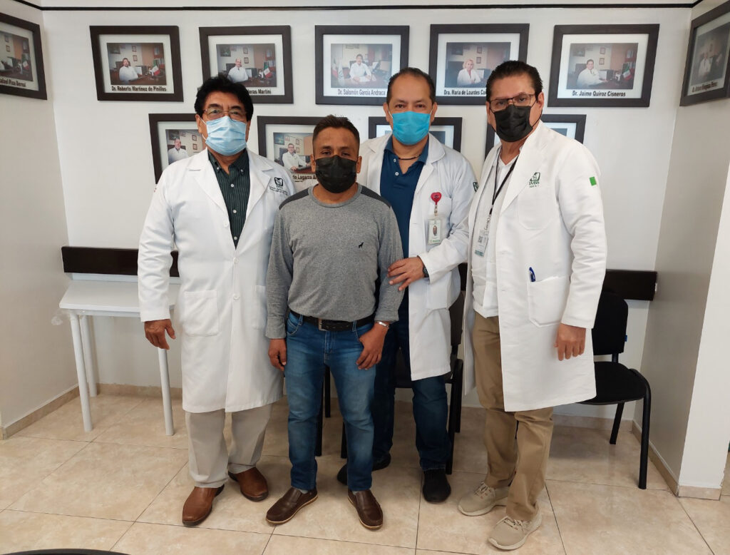 Retiran médicos del IMSS Guerrero tumoración de seis centímetros en laringe de hombre de 39 años