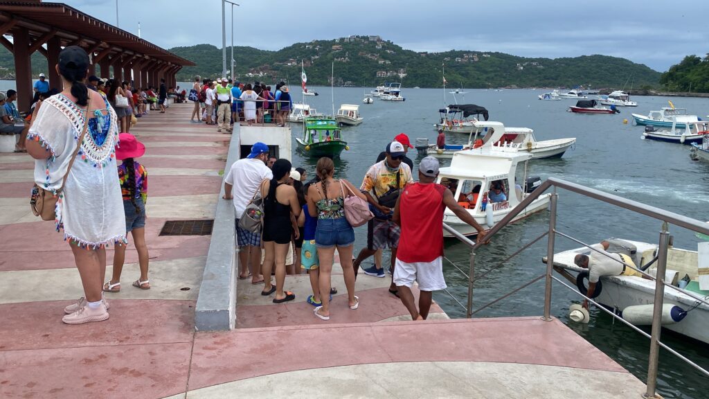 Más de 30 mil bañistas en las playas de Ixtapa-Zihuatanejo