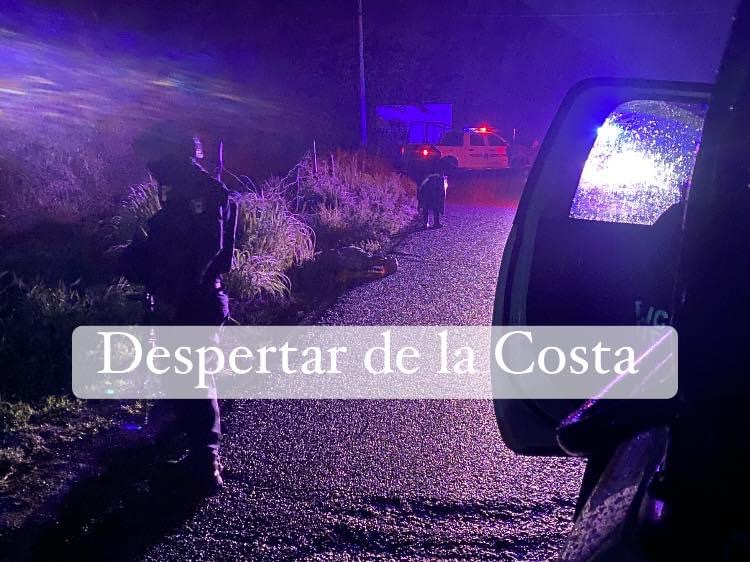 Hallan sin vida a un hombre a orilla de la Zihuatanejo-Lázaro Cárdenas