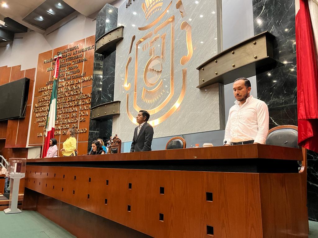 Aprueban inscribir con letras doradas la leyenda “2023, año del bicentenario del heroico colegio militar”, en el salón de sesiones del congreso