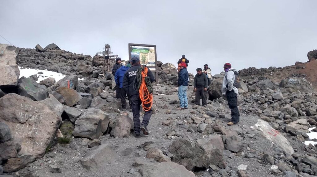 Confirman la muerte de 4 alpinistas al caer del Citlaltépetl