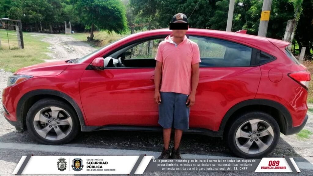 Recupera la policía estatal un vehículo en el municipio de Tecpan de Galeana