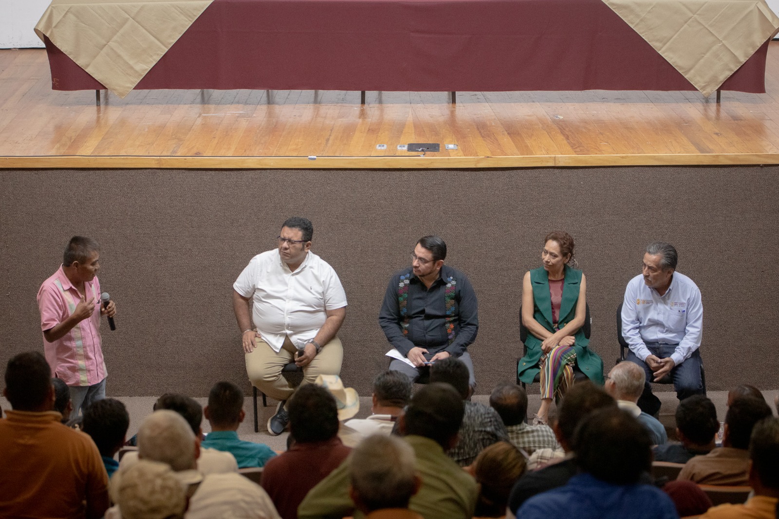 Se reúne Reynoso Núñez con integrantes de la UPOEG