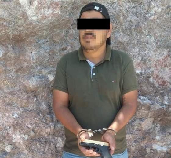 En Chilpancingo…  Lo detienen policías del estado con una pistola y cargador con cartuchos útiles  
