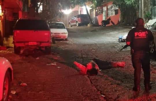En Acapulco… Ejecutan a un hombre; amarrado lo bajaron de un auto, lo tiraron al suelo y lo ultimaron