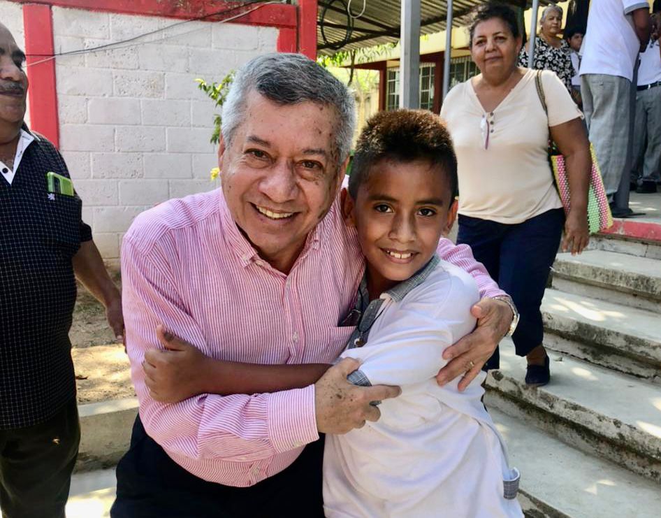 Dota la SEG de materiales didácticos y de trabajo a escuela primaria de Acapulco