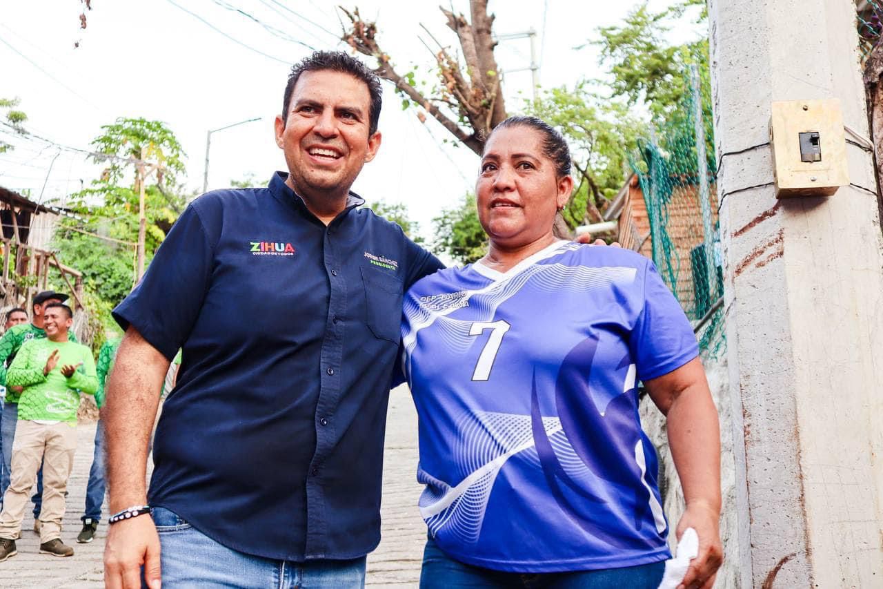 Presidente Jorge Sánchez inaugura electrificación y pone en marcha la construcción de dos andadores