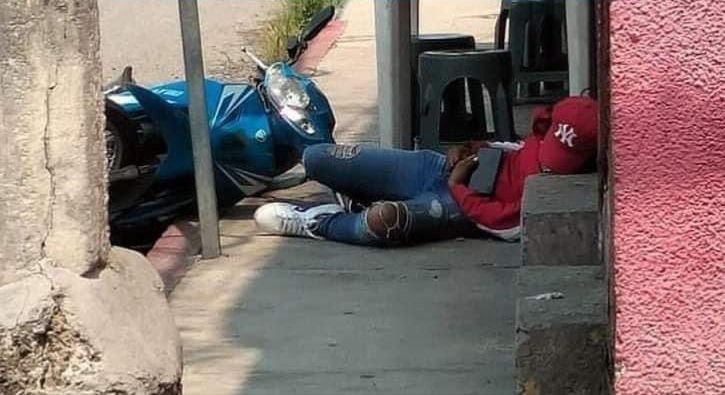 En Iguala… Ejecutan a balazos a una joven mujer que realizaba mandados en su motoneta