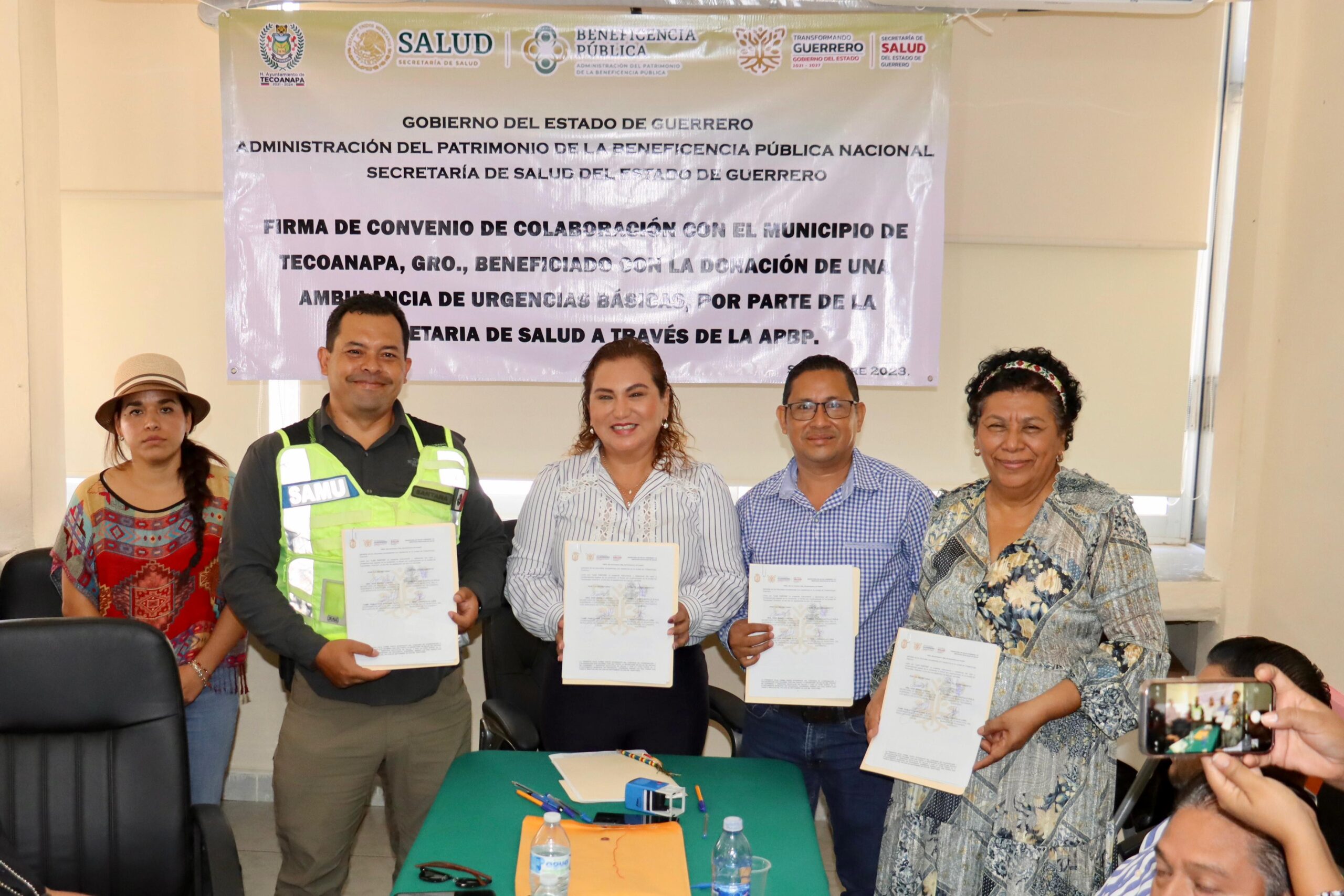 Entregan la SSG y beneficencia pública ambulancia todo terreno para mejorar servicios de salud en Tecoanapa