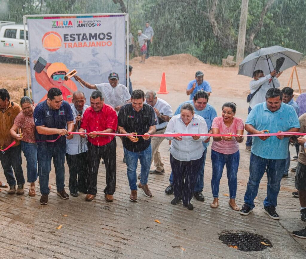 Colonia La Presa II tiene nueva calle pavimentada que entregó el alcalde Jorge Sánchez Allec