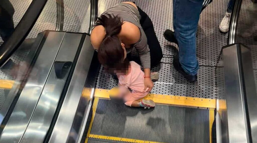 El Salvador: Los dedos de una pequeña de 2 años se atoran en una escalera eléctrica