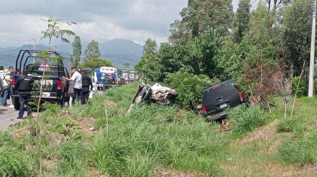 Fallece embarazada y hombre en choque en carretera de Morelo