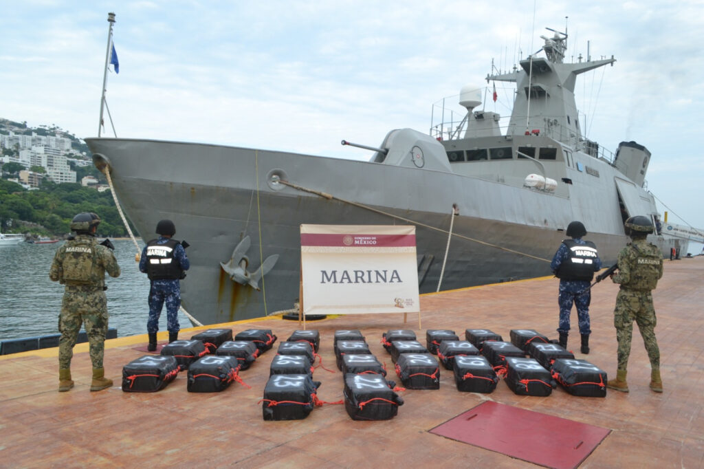 Frente a las costas de Acapulco, Guerrero… Marinos capturan a 9 en dos embarcacionesy aseguran 922 kilos de presunta cocaína