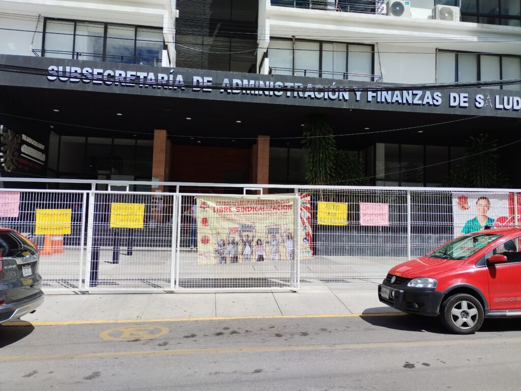 Sindicalistas independientes toman oficinas de la Secretaría de Salud