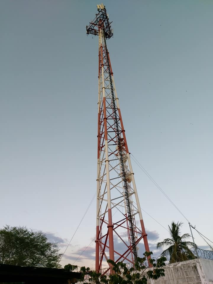 Estudiantes de Tecpan se quejan de fallas en Telmex y Telcel