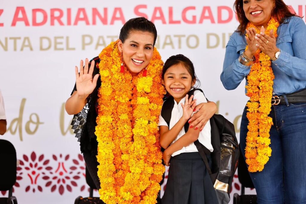 Pone en marcha Liz Salgado el programa “educando para transformar” con la entrega de mochilas y útiles escolares