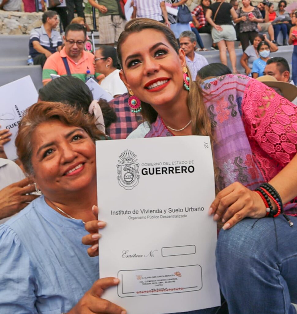 Procura Evelyn Salgado certeza patrimonial con la entrega de 430 escrituras a familias de Acapulco