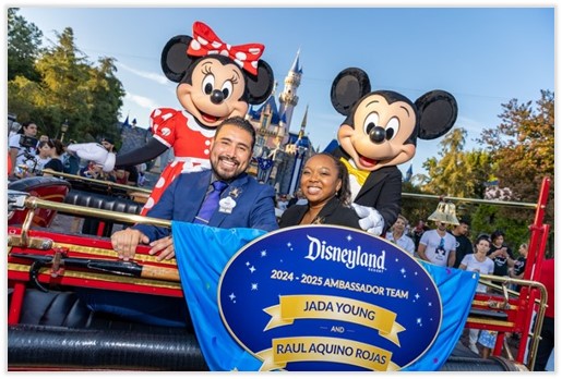 De Zihuatanejo uno de los embajadores Disney 2024- 2025 de Disneyland Resort