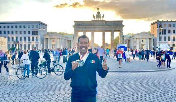 Nazario Radilla primer Zihuatanejense en participar en el Maratón de Berlín