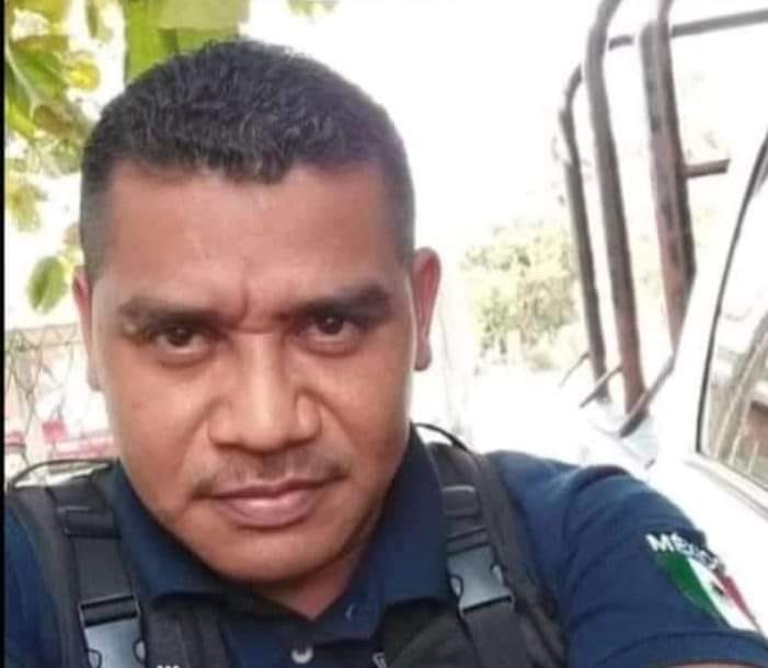 Era del municipio de Atoyac de Álvarez Guerrero, uno de los policías fallecidos en el papayo ayer.