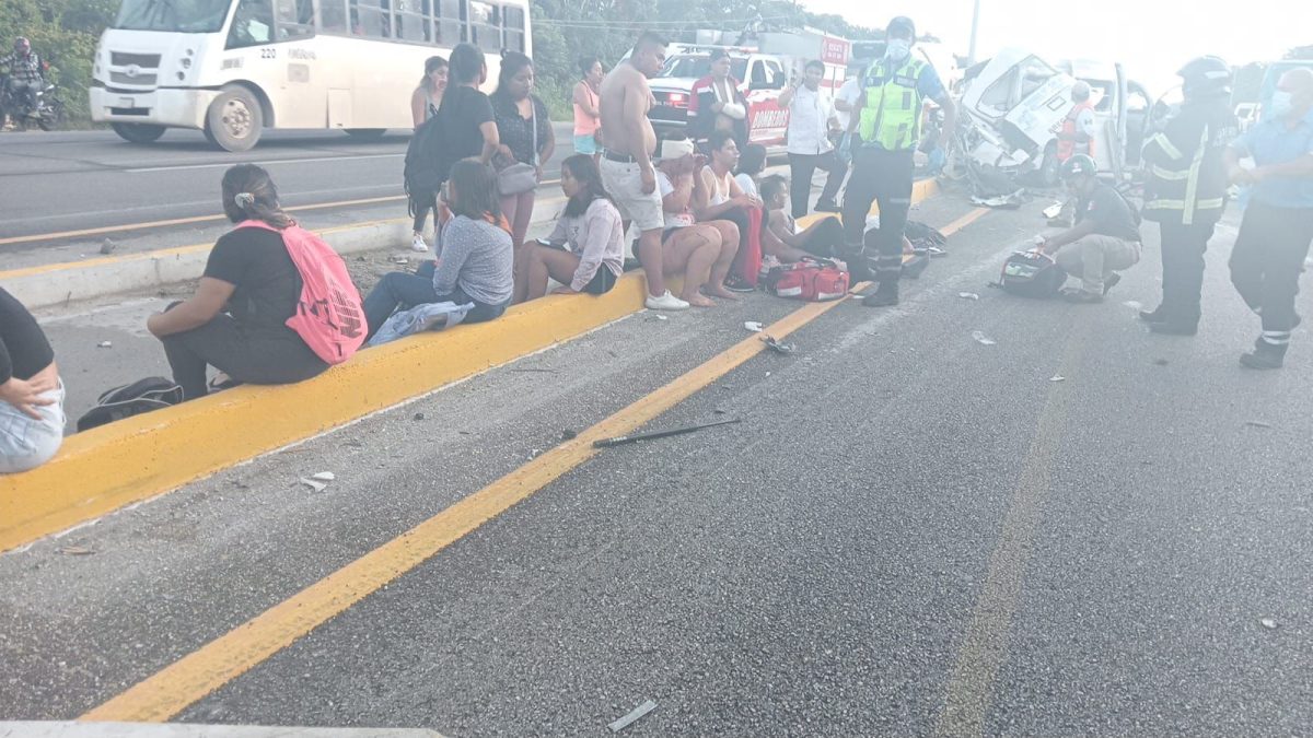 Accidente deja siete muertos y doce heridos, en Playa del Camen