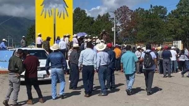 Comando armado embosca y secuestra a 60 ejidatarios en Chiapas