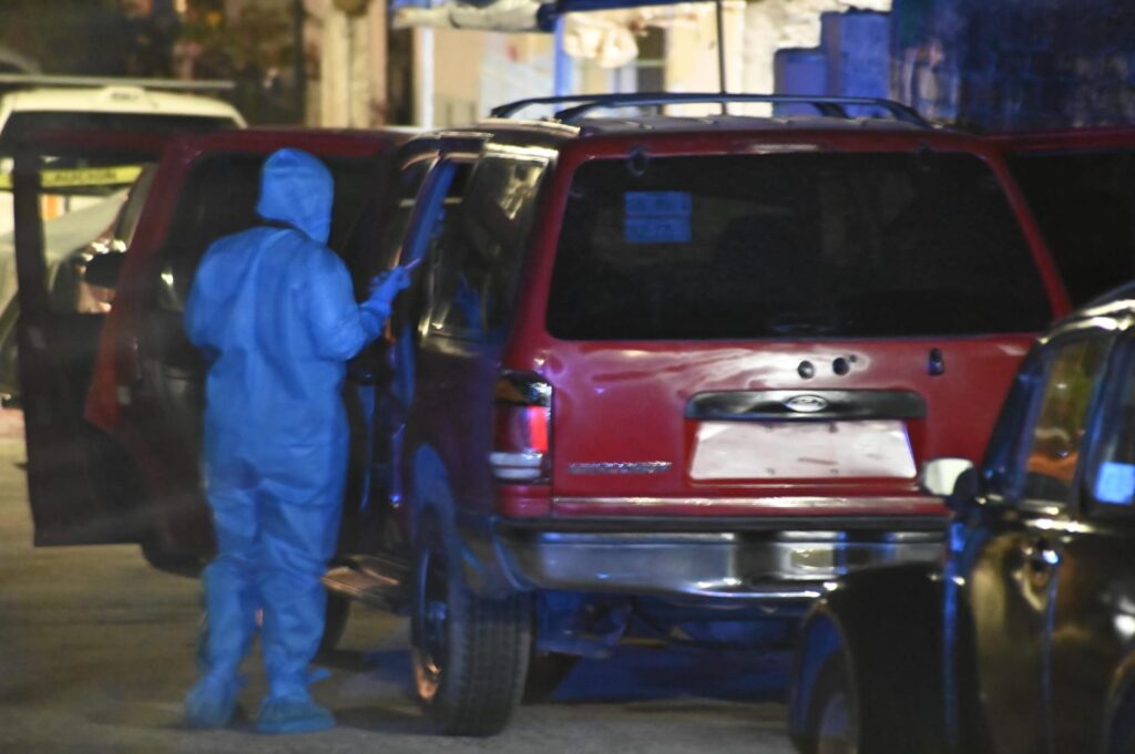 En Acapulco… Hallan cuerpo de un hombre ejecutado y putrefacto dentro de una camioneta