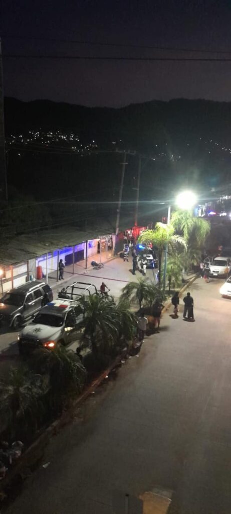 Ejecutan a balazos a un joven cuando circulaba en su bicicleta, en Acapulco