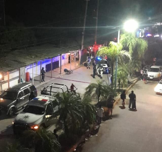 Ejecutan a balazos a un joven cuando circulaba en su bicicleta, en Acapulco