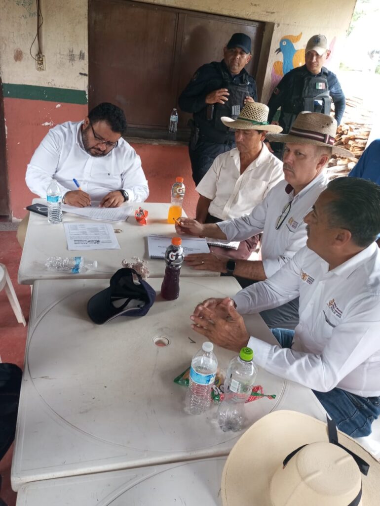 Gobierno del estado logra acuerdos para atender peticiones de comisarios comunidades de los municipios de Tepecoacuilco, Eduardo Neri y Mártir de Cuilapan
