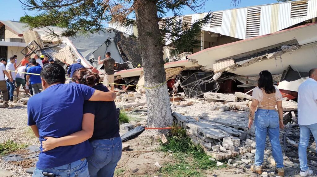 Tamaulipas: Cae techumbre de iglesia y deja a varias personas atrapadas que se encontraban en misa