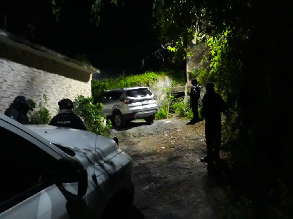 Policía Municipal y Marina asegura camioneta robada en la Esperanza