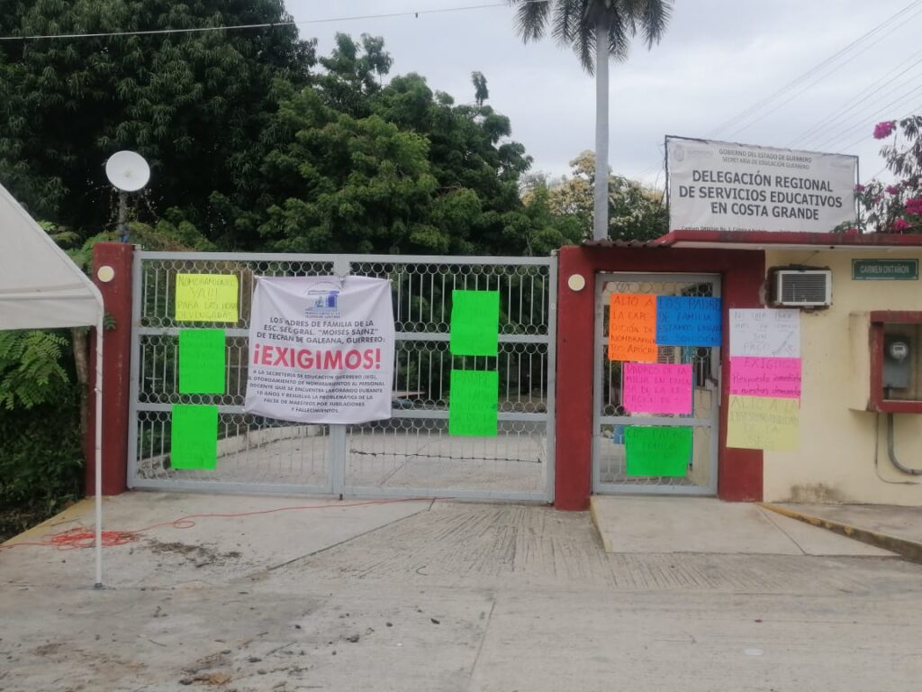 Toman la delegación regional de los servicios educativos padres de familia de la escuela secundaria Moisés Sáenz de Tecpan