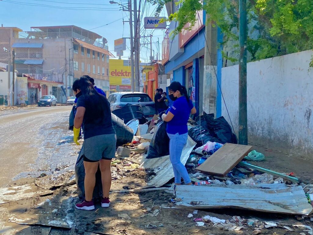 Trabajadores de negocios en Acapulco afectados por saqueos tras “OTIS” se enfrentan a una pausa de hasta 6 meses