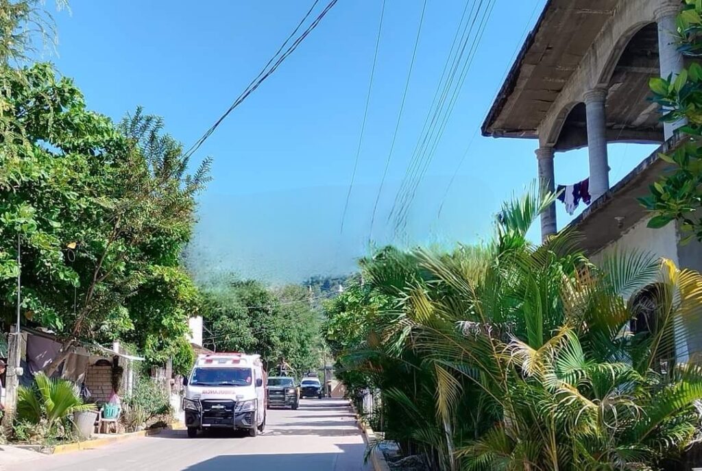 Atacan a balazos a un teniente retirado de la Marina y a su esposa en la carretera Tierra Colorada-Villa Guerrero