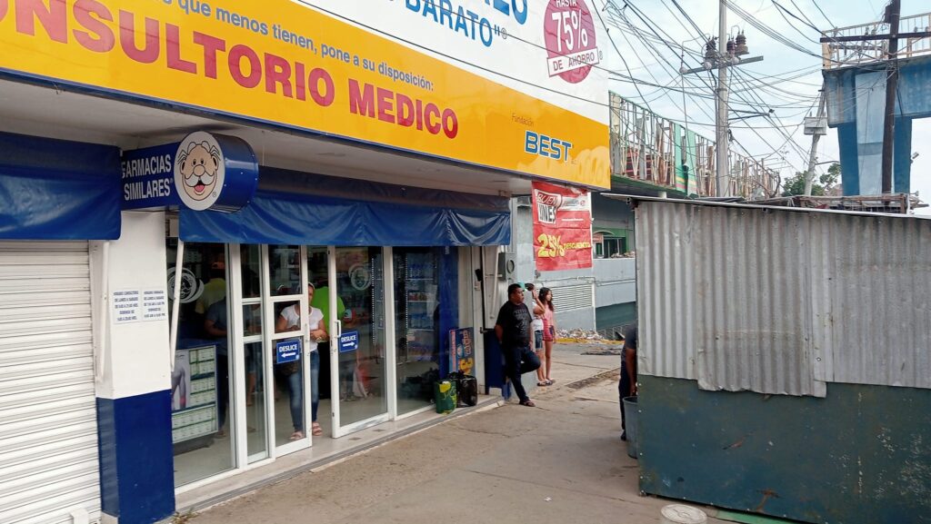 Luego del paso de Otis… 200 farmacias fueron saqueadas en Acapulco