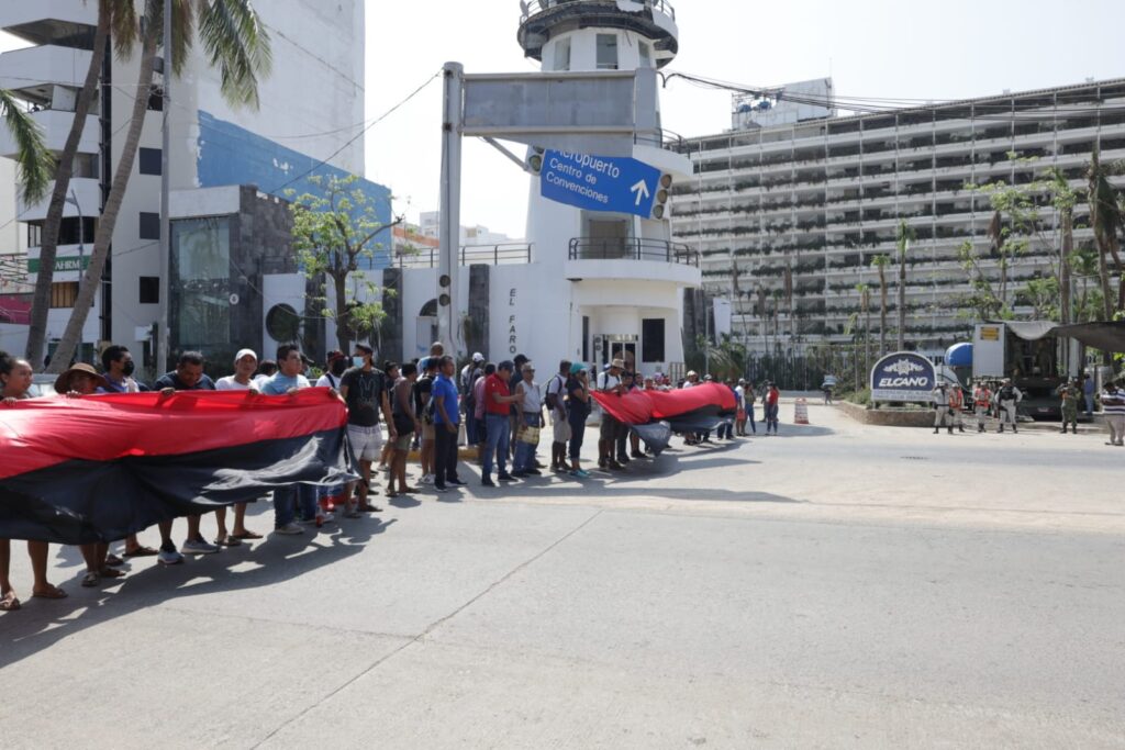 Bloqueo en la Costera: Trabajadores del Hotel Elcano Exigen Reapertura tras Cierre por Huracán Otis