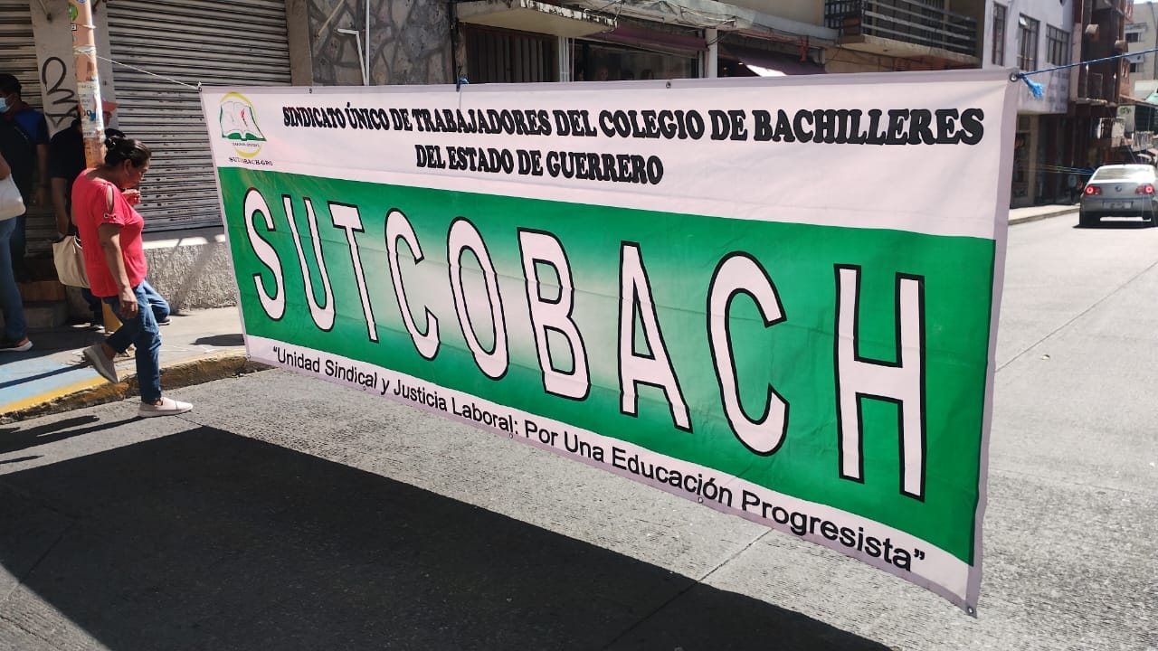 En Chilpancingo… Toman trabajadores la Dirección General del Cobach y cierran avenida céntrica