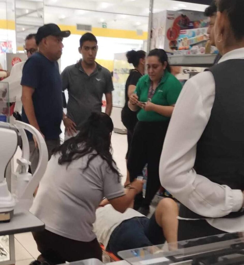 Se fractura el pie en la tienda Coppel de Atoyac