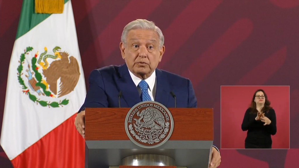 AMLO dice que sus adversarios están politiqueando el tema del huracán Otis