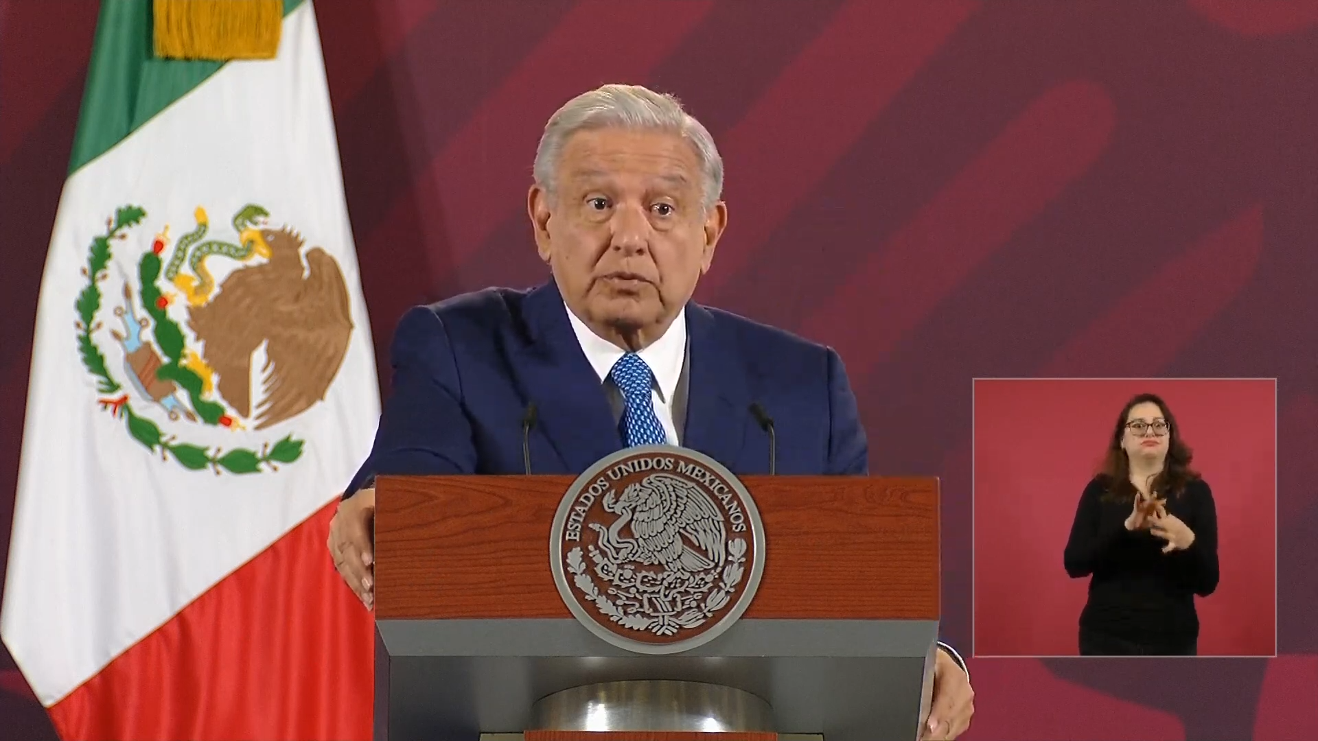 AMLO dice que sus adversarios están politiqueando el tema del huracán Otis