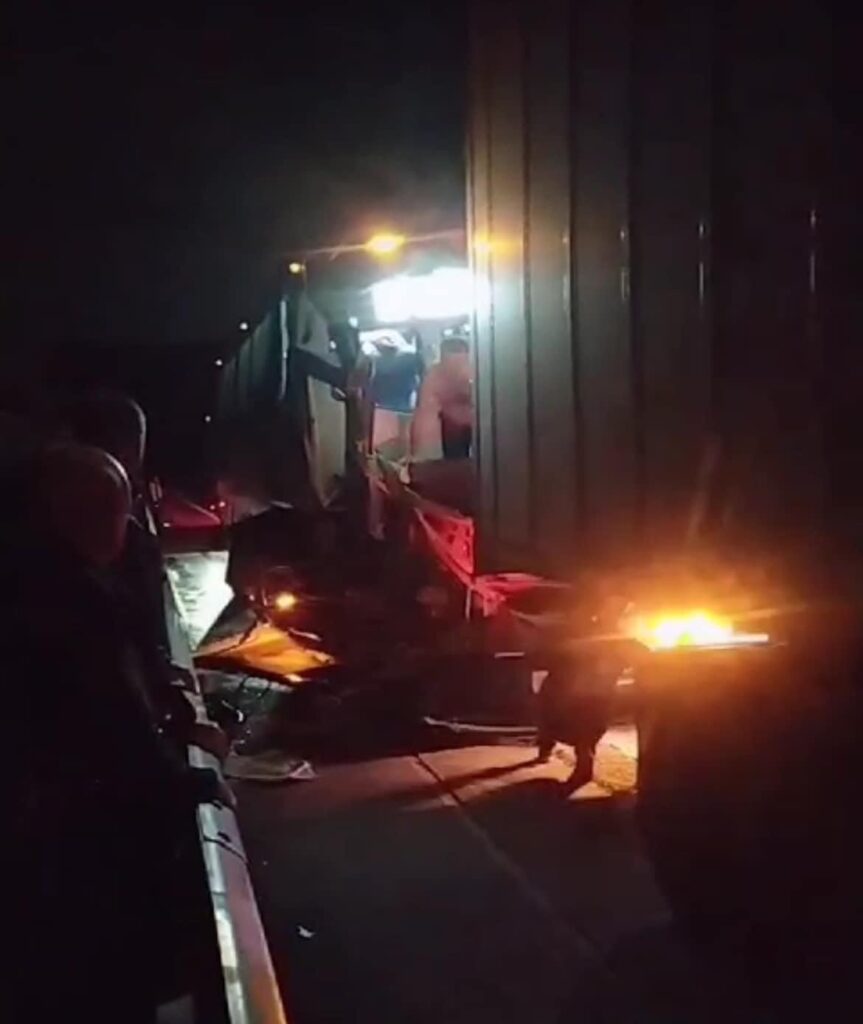 Accidente en la caseta de Paso Morelos: Autobús choca con Tráiler, dejando 6 personas lesionadas