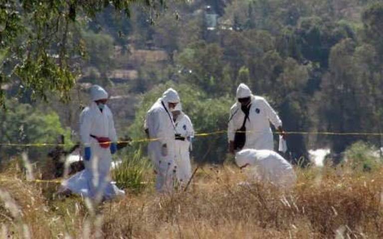Localizan a joven muerto en la carretera de Contepec, Michoacán