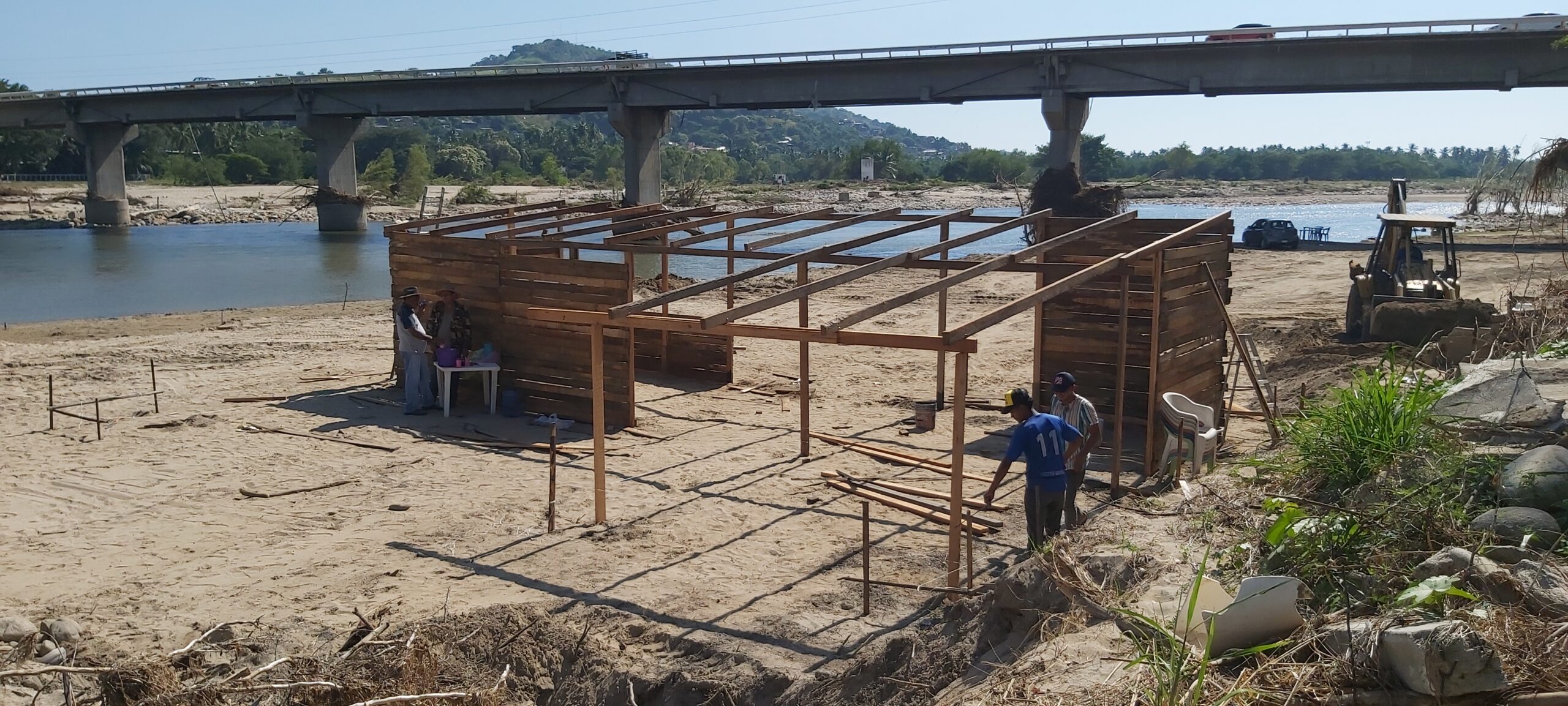 Enramaderos de Tecpan se preparan para temporada de fin de año