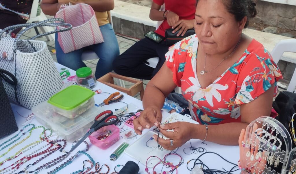 Se preparan artesanos para recibir en diciembre al turismo extranjero