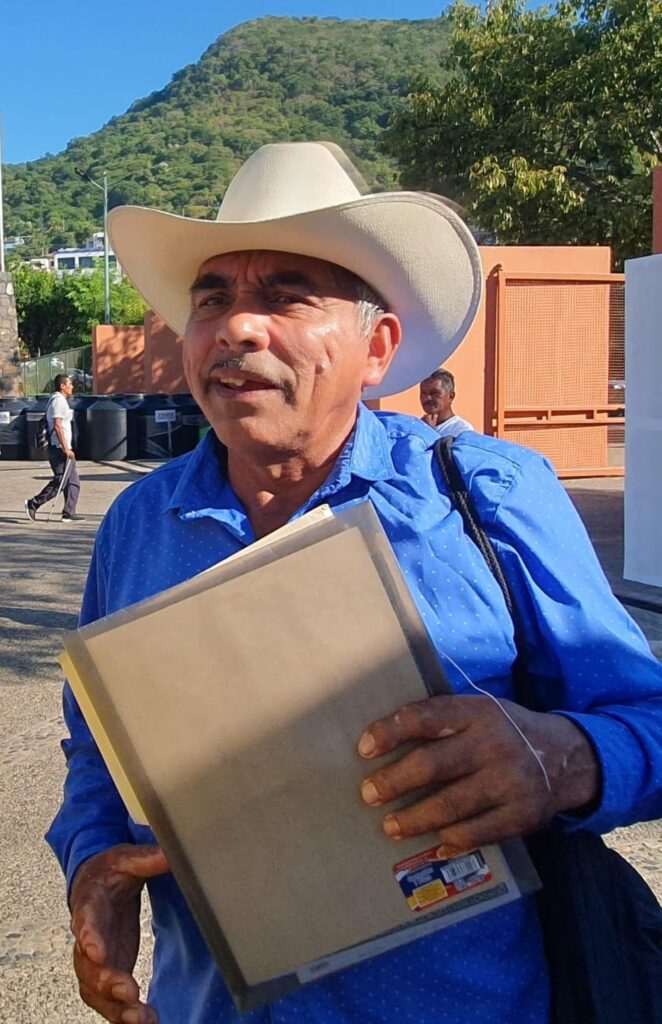 Con la reparación de caminos en la sierra será fácil bajar enfermos y cosechas